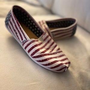 TOMS American Flag sandals- Excellent condition- SZ 7.5